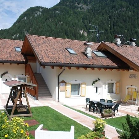 Residence Le Rose Pozza di Fassa Eksteriør bilde