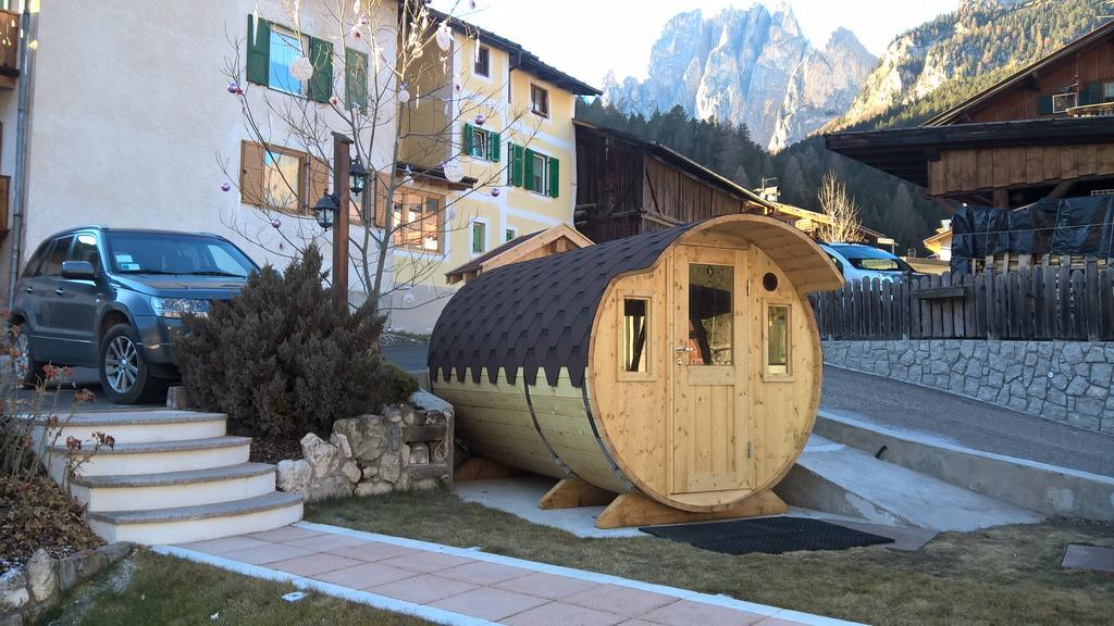Residence Le Rose Pozza di Fassa Rom bilde